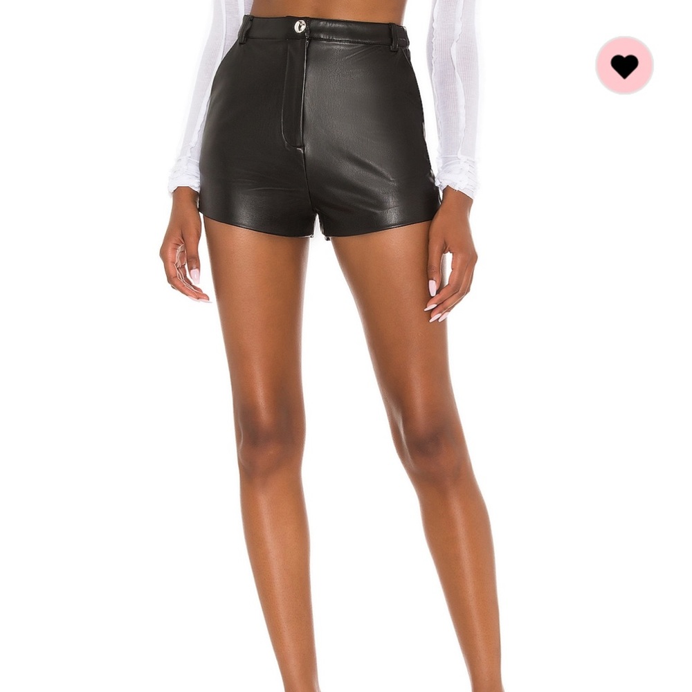 Avina shorts in black